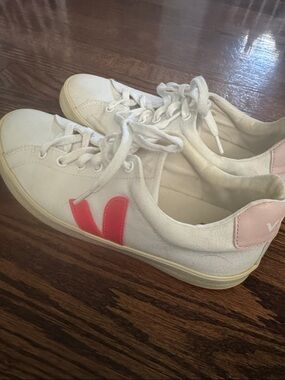 Veja Campo Canvas Sneaker in White and Pink Size 9